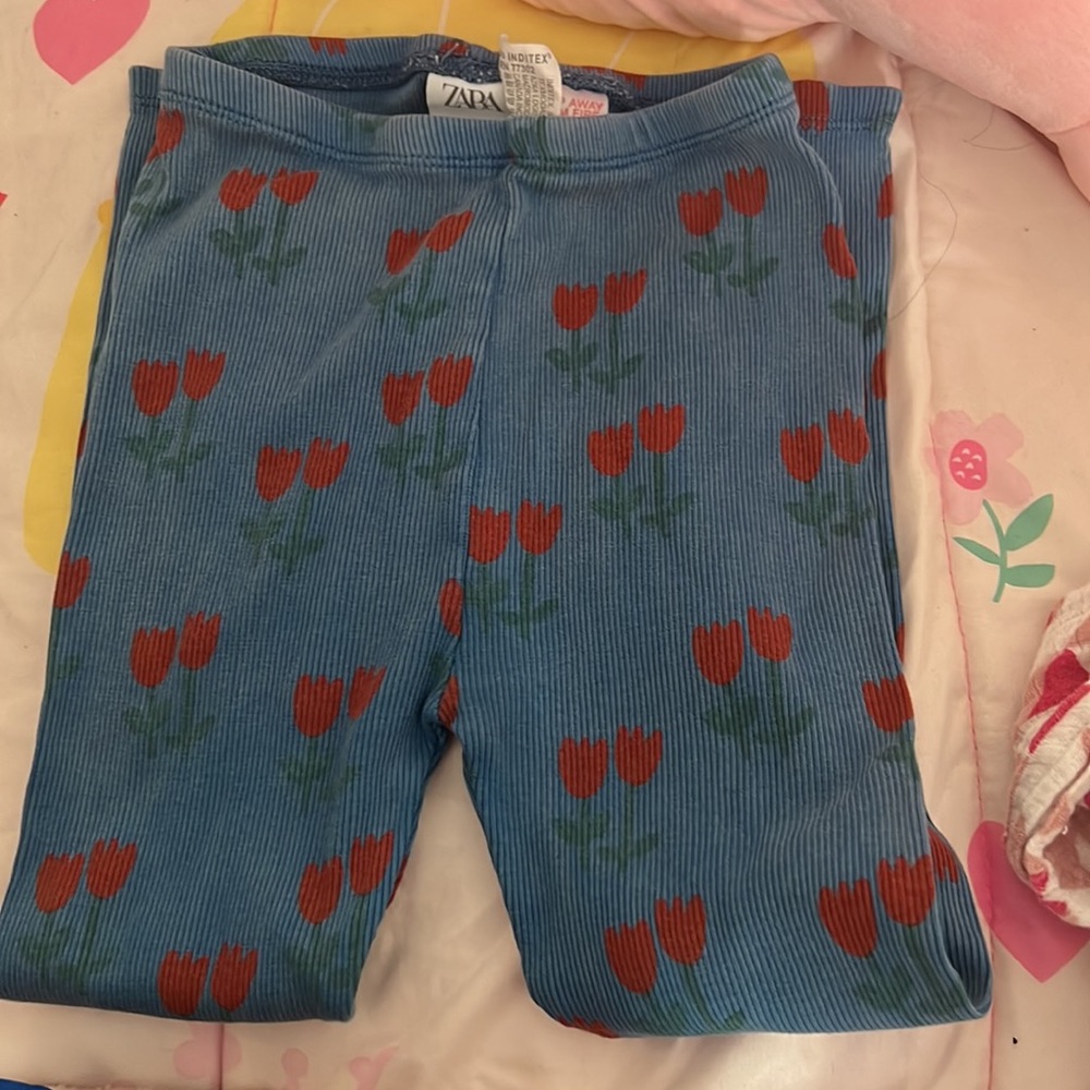 Zara toddler leggings size 4-5 blue with flowers great condition